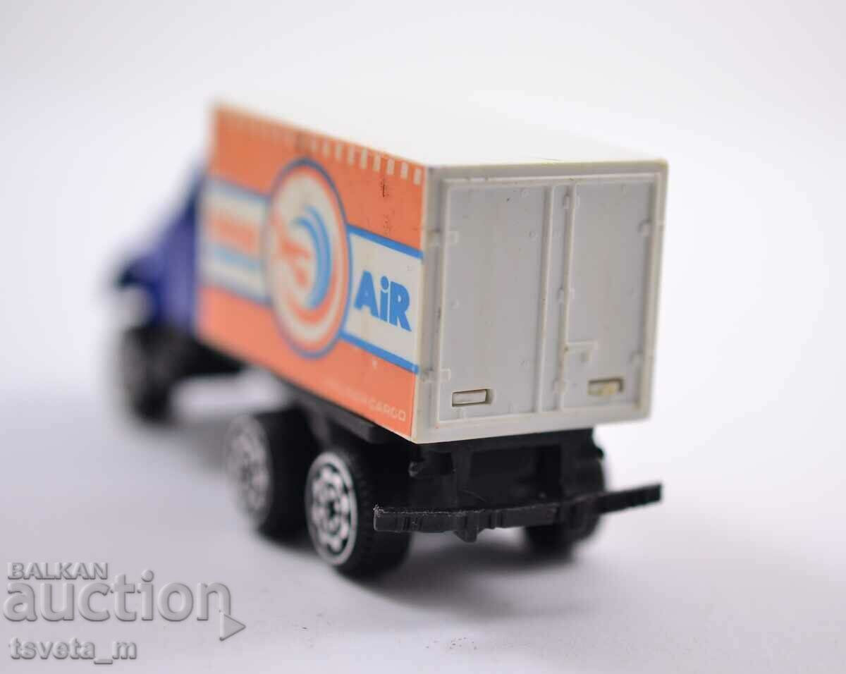 Auction  Plastic small truck, children's toys