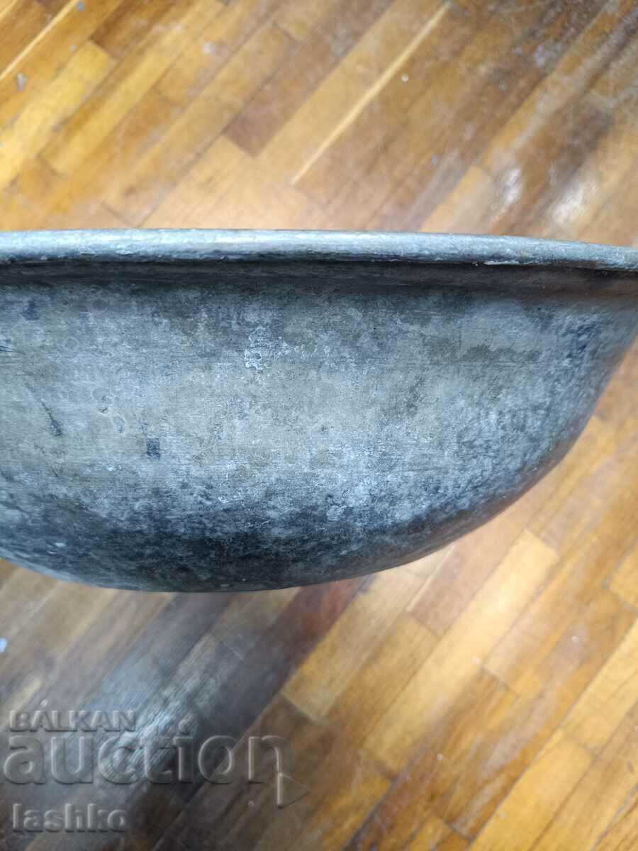 Old copper basin with price 99.99 BGN | € 51.12 Old copper basin with price 99.99 BGN | € 51.12