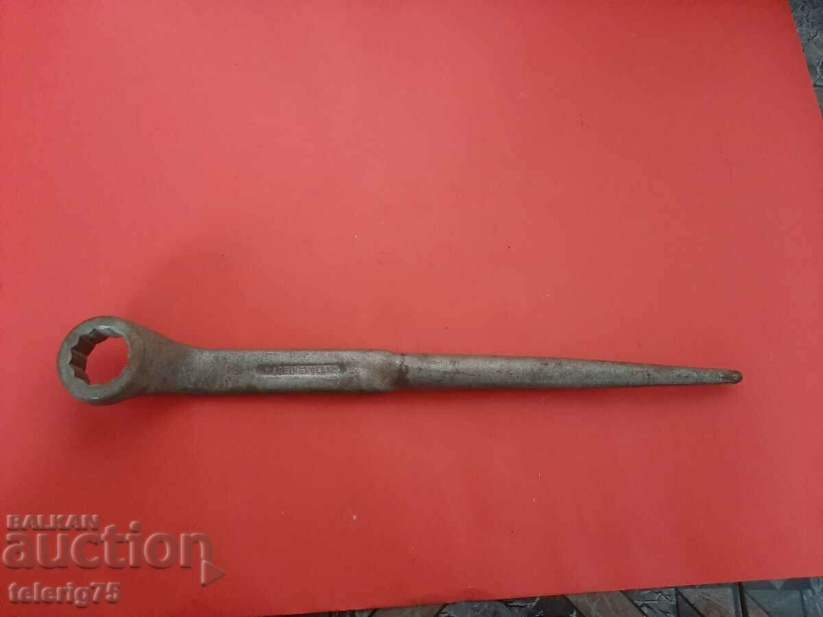English Massive Wrench/Star-30mm with price 35.00 BGN | € 17.90 English Massive Wrench/Star-30mm with price 35.00 BGN | € 17.90