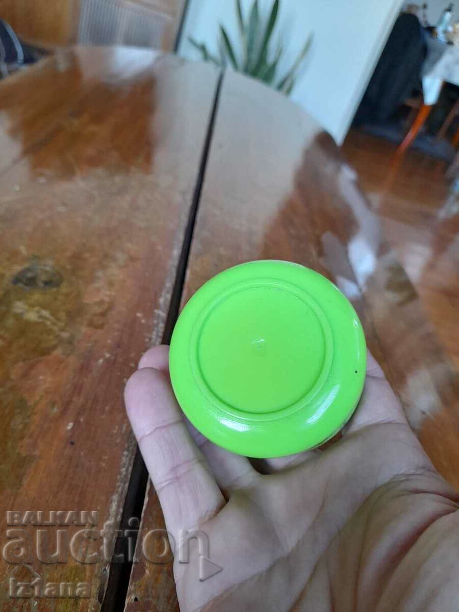 Δημοπρασία Ένα παλιό κουτί κρέμα αγγουριού Δημοπρασία Ένα παλιό κουτί κρέμα αγγουριού