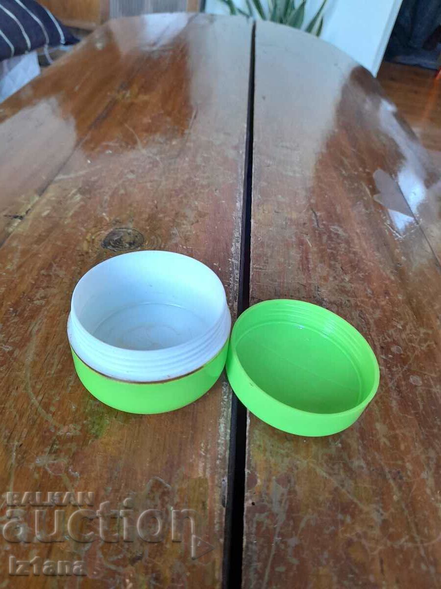 Παράδοση Ένα παλιό κουτί κρέμα αγγουριού Παράδοση Ένα παλιό κουτί κρέμα αγγουριού