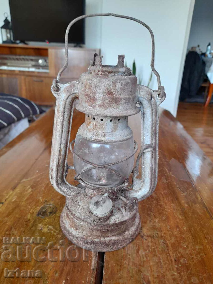 Delivery of Old Feuerhand Superbaby gas lantern Delivery of Old Feuerhand Superbaby gas lantern