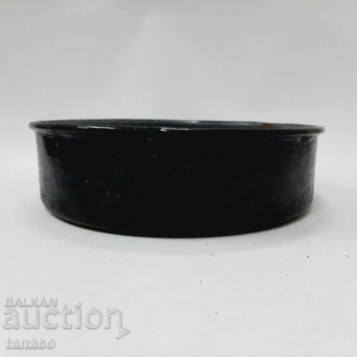 Delivery of Old enameled round pan, panica (8.3) Delivery of Old enameled round pan, panica (8.3)