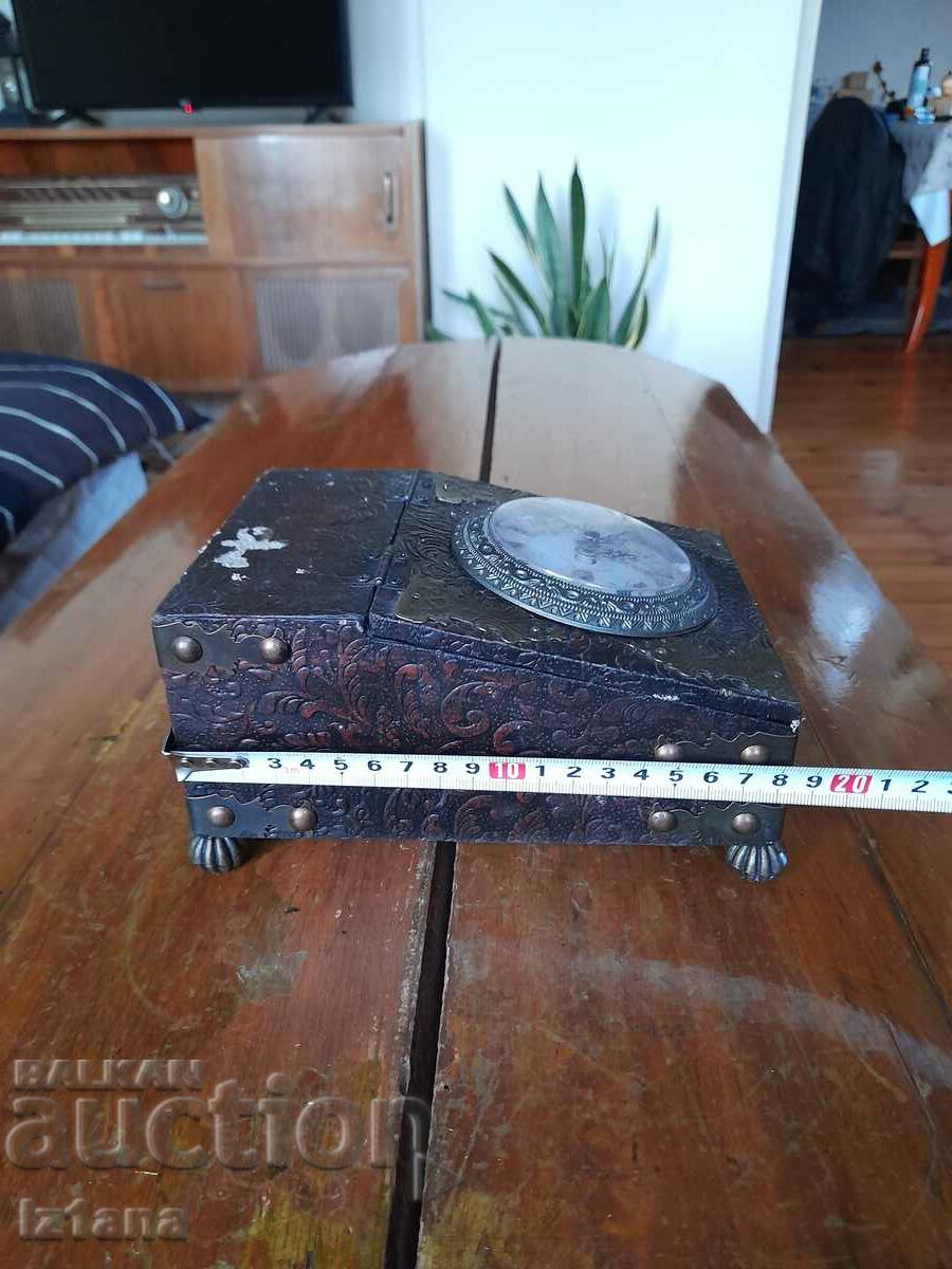 Auction Old jewelry box Auction Old jewelry box