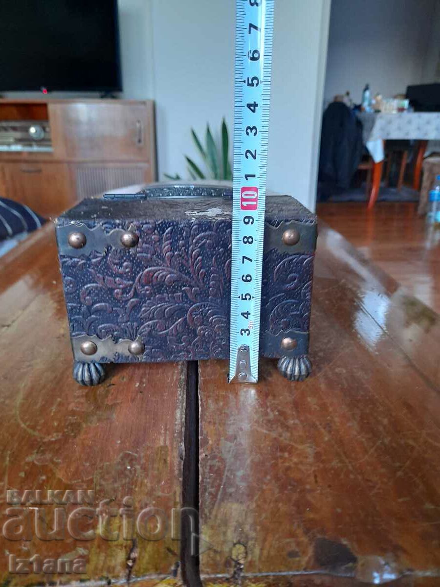 Delivery of Old jewelry box Delivery of Old jewelry box