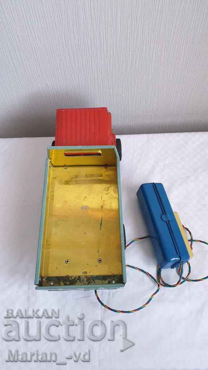 Delivery of Old Chinese tin toy dump truck with remote control Delivery of Old Chinese tin toy dump truck with remote control
