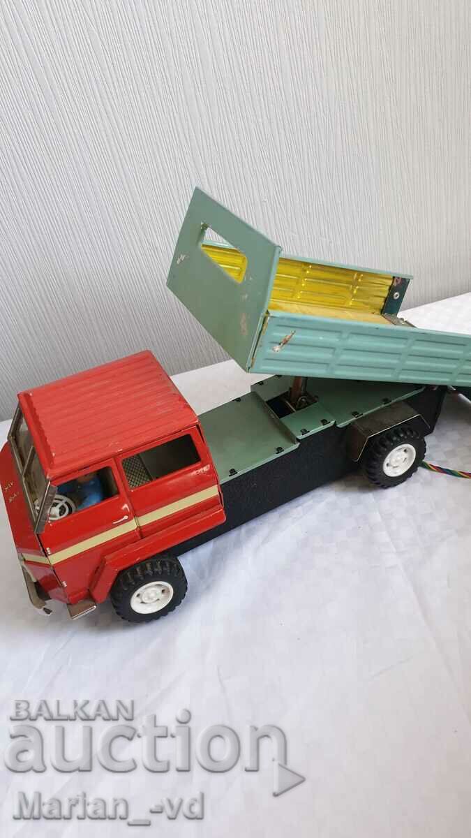 Old Chinese tin toy dump truck with remote control - 6 Old Chinese tin toy dump truck with remote control - 6