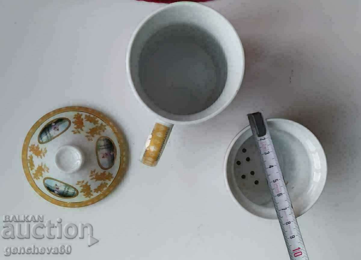 Auction Designer tea cup in 3 parts, porcelain, marking Auction Designer tea cup in 3 parts, porcelain, marking