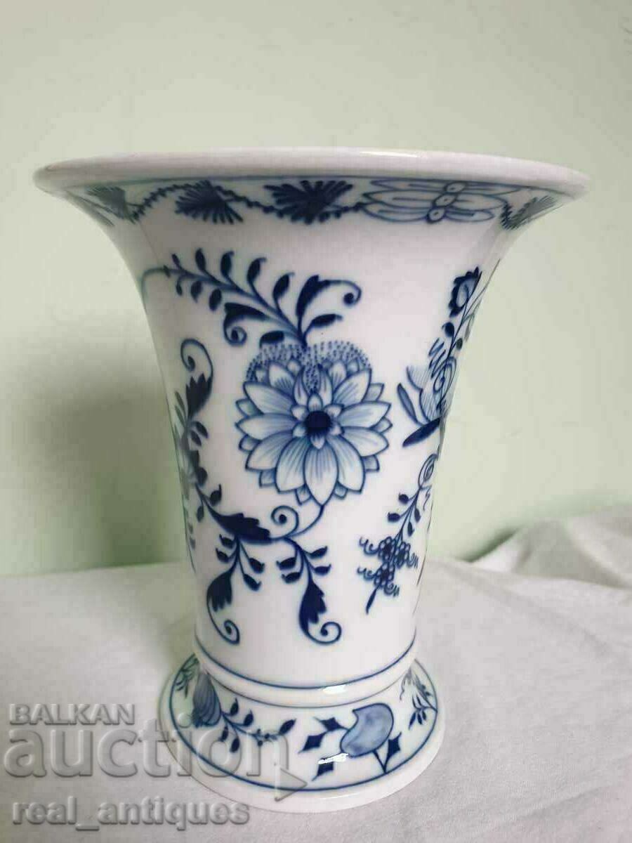 Porcelain vase - Meissen with price 99.00 BGN | € 50.62 Porcelain vase - Meissen with price 99.00 BGN | € 50.62