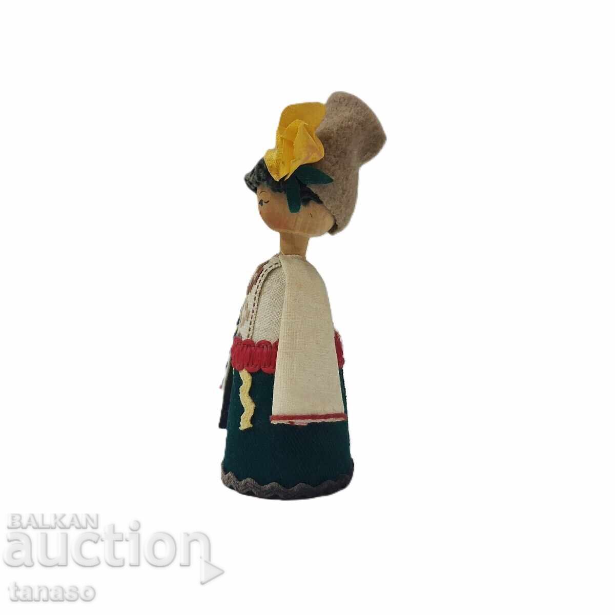 Παλιά ξύλινη, έθνικ, παραδοσιακή κούκλα με τιμή 25.00 BGN | € 12.78 Παλιά ξύλινη, έθνικ, παραδοσιακή κούκλα με τιμή 25.00 BGN | € 12.78