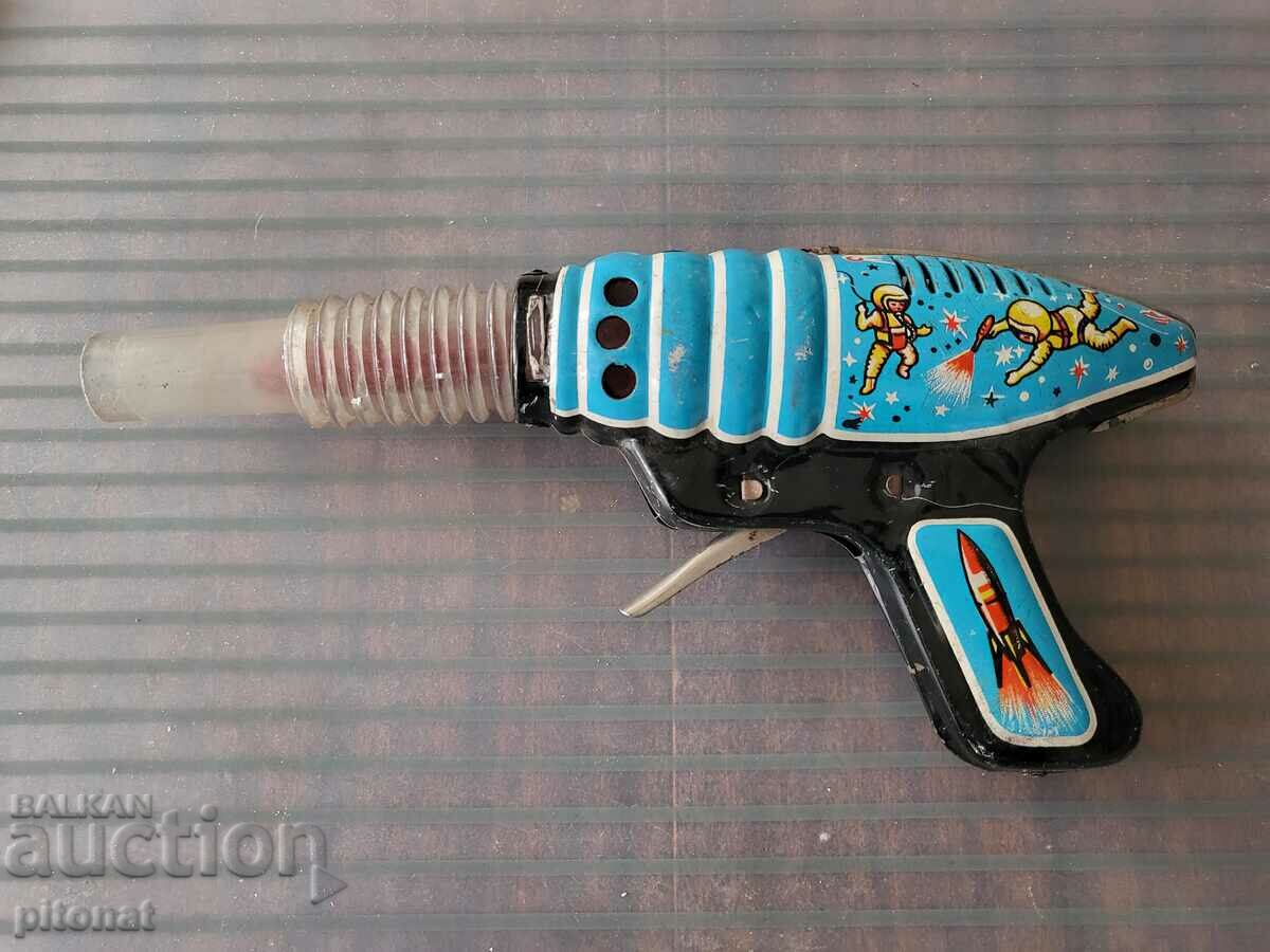 Колекционерска тенекиена играчка пистолет от соца