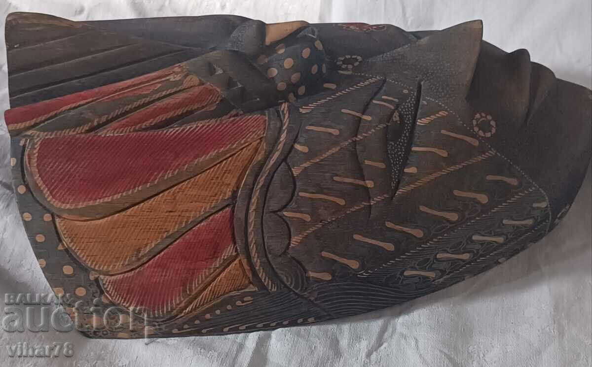 Delivery of Old wooden wall mask Delivery of Old wooden wall mask