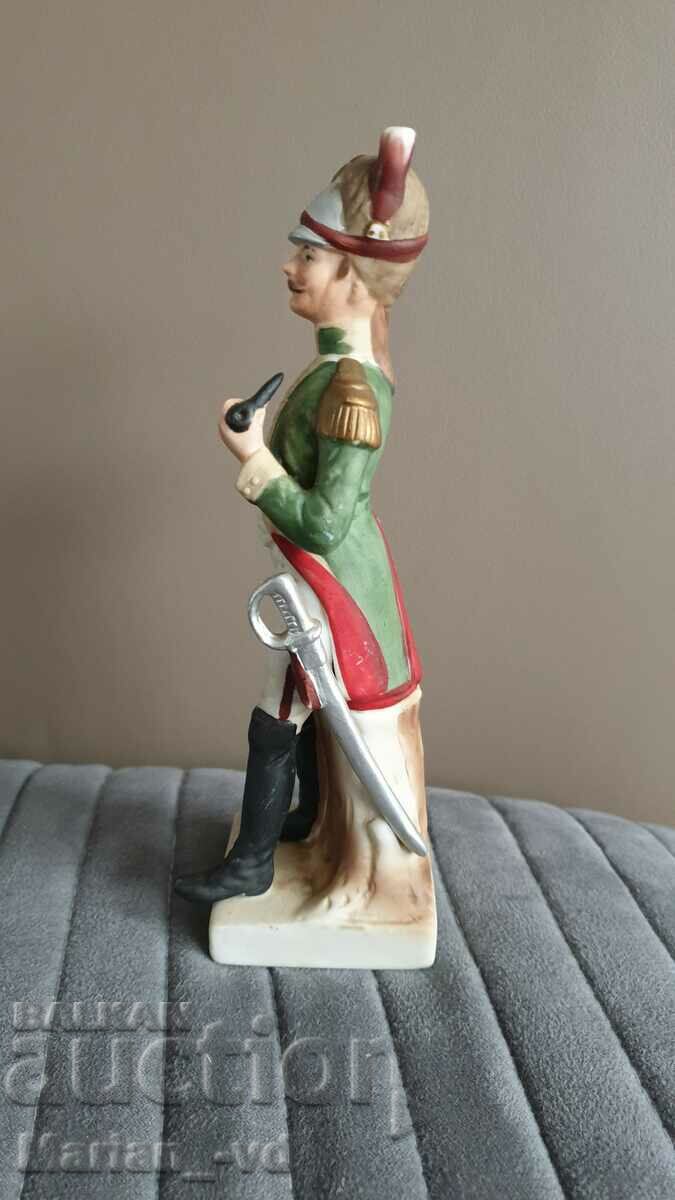 Delivery of A 20th century FRANCE porcelain figure of an infantryman Delivery of A 20th century FRANCE porcelain figure of an infantryman