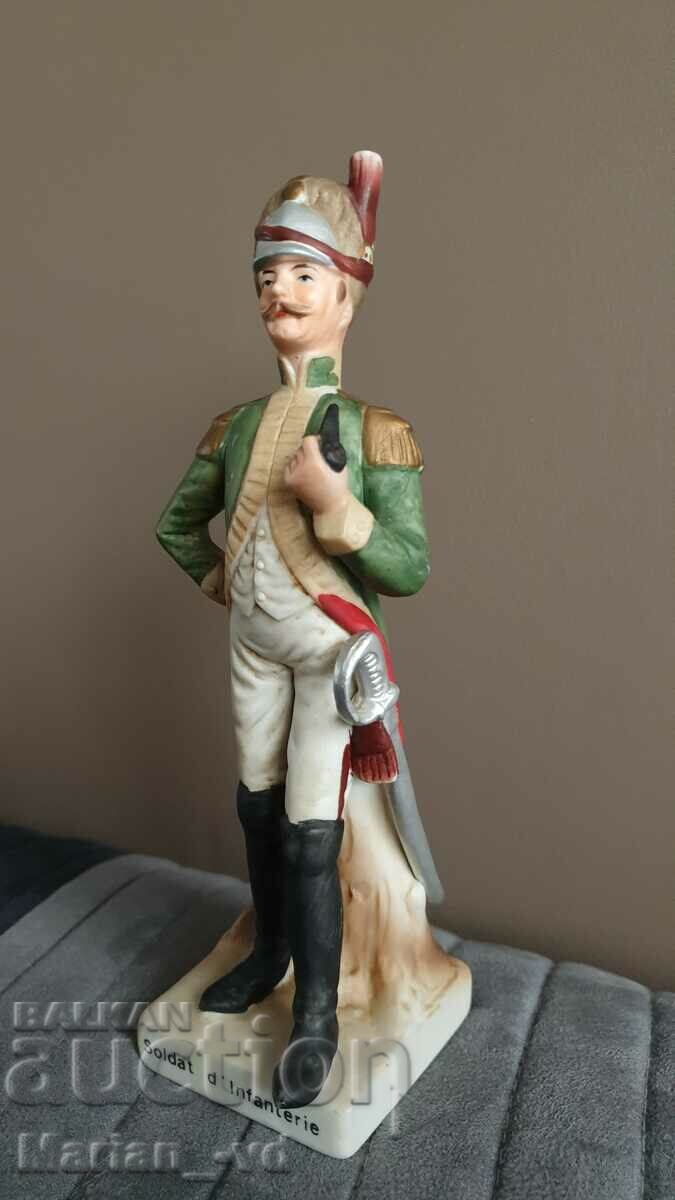 A 20th century FRANCE porcelain figure of an infantryman - 7 A 20th century FRANCE porcelain figure of an infantryman - 7