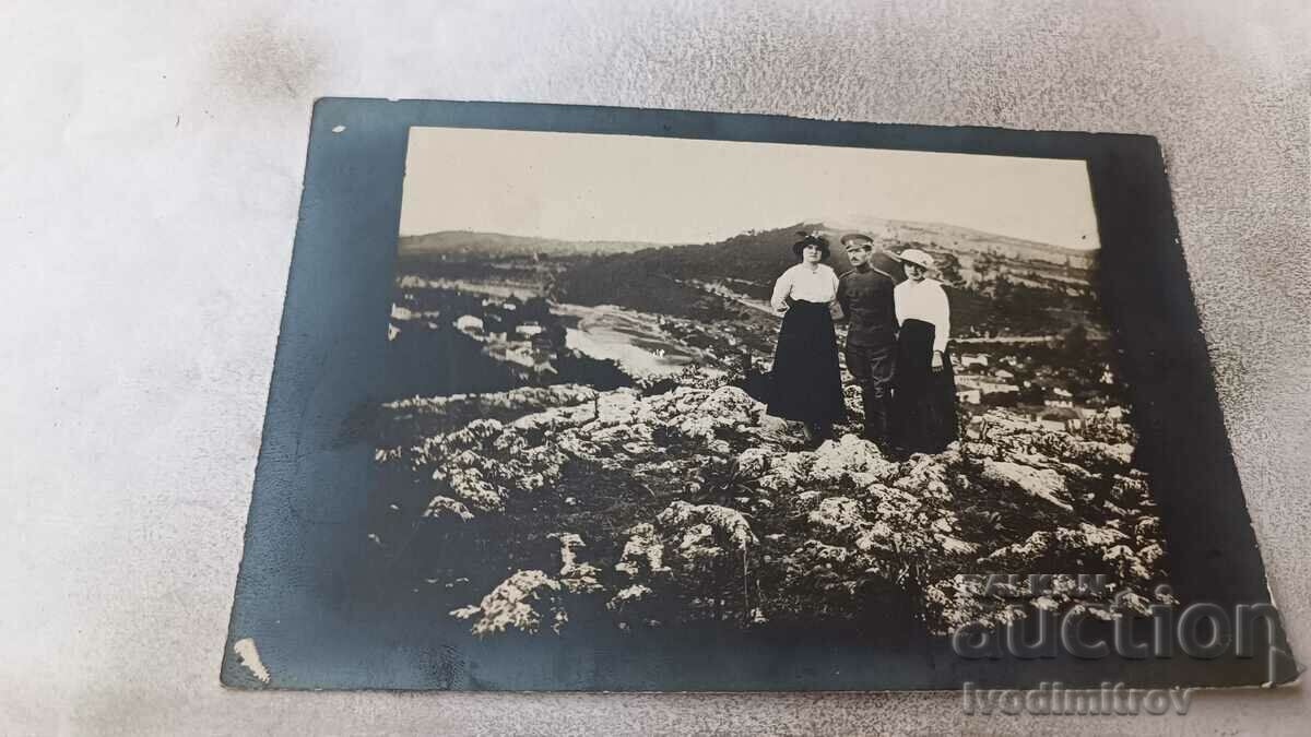 Photo Hunter Officer și două femei peste oraș 1917