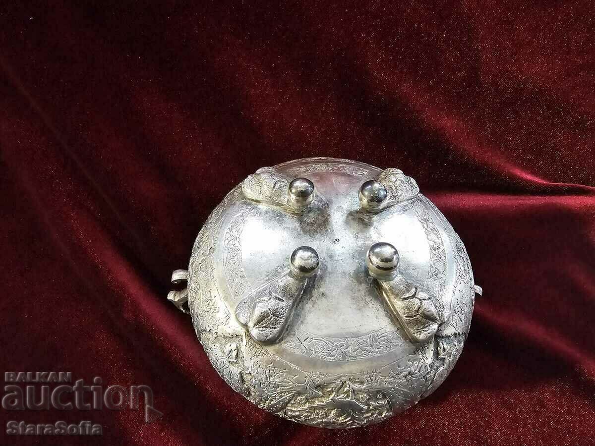 Auction SILVER DISH PERSIA 19th century. Auction SILVER DISH PERSIA 19th century.
