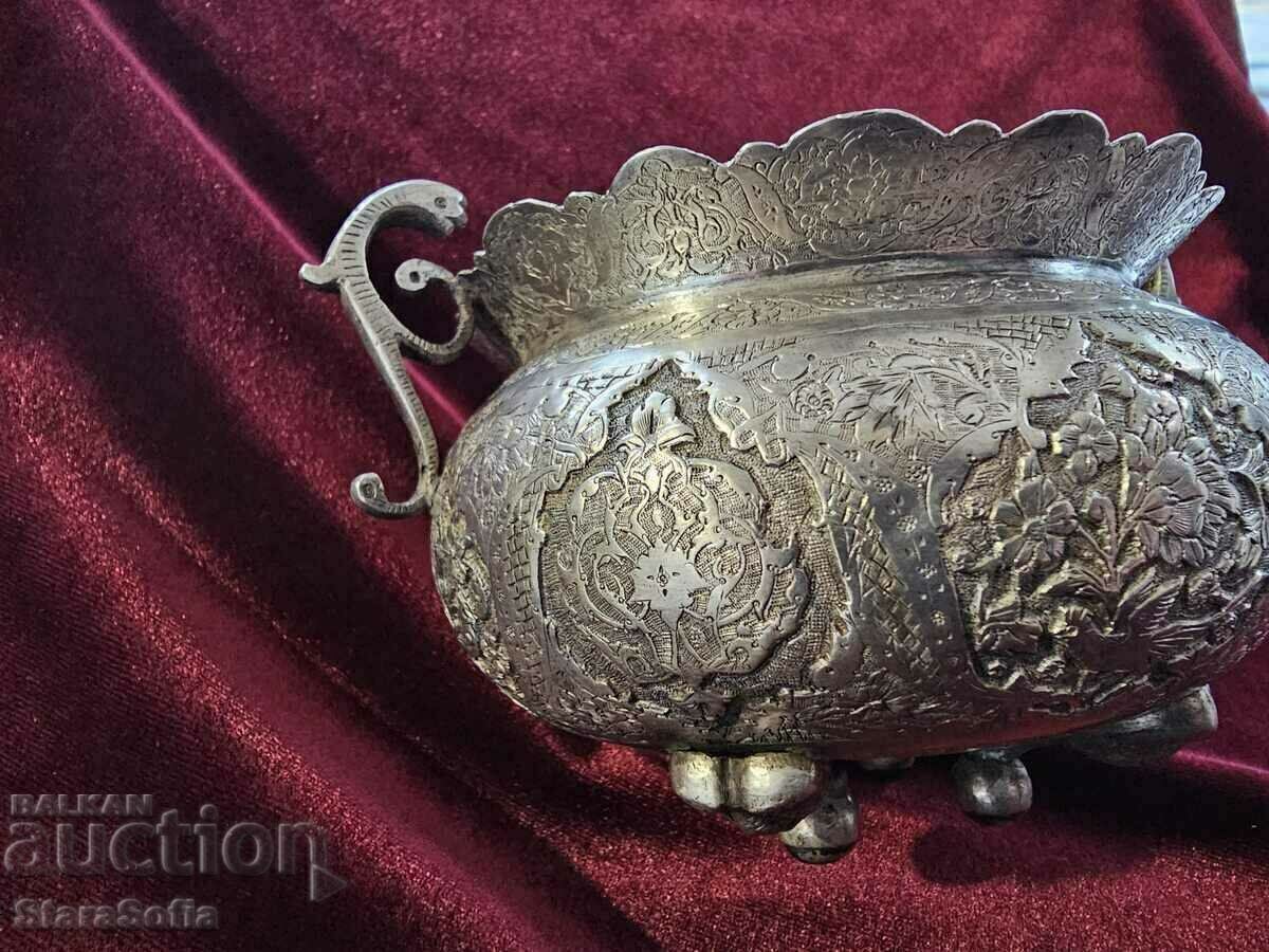 Delivery of SILVER DISH PERSIA 19th century. Delivery of SILVER DISH PERSIA 19th century.