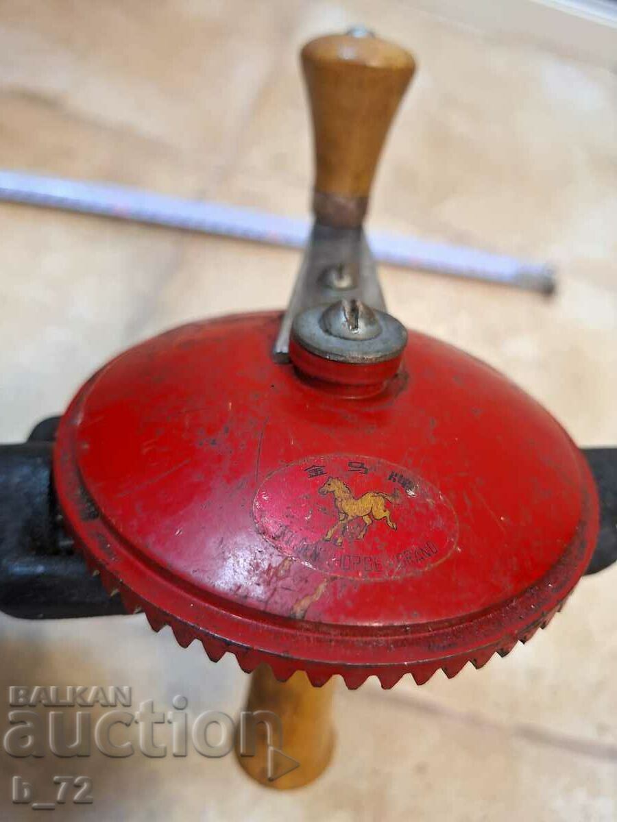 Old hand drill with price 45.00 BGN | € 23.01 Old hand drill with price 45.00 BGN | € 23.01