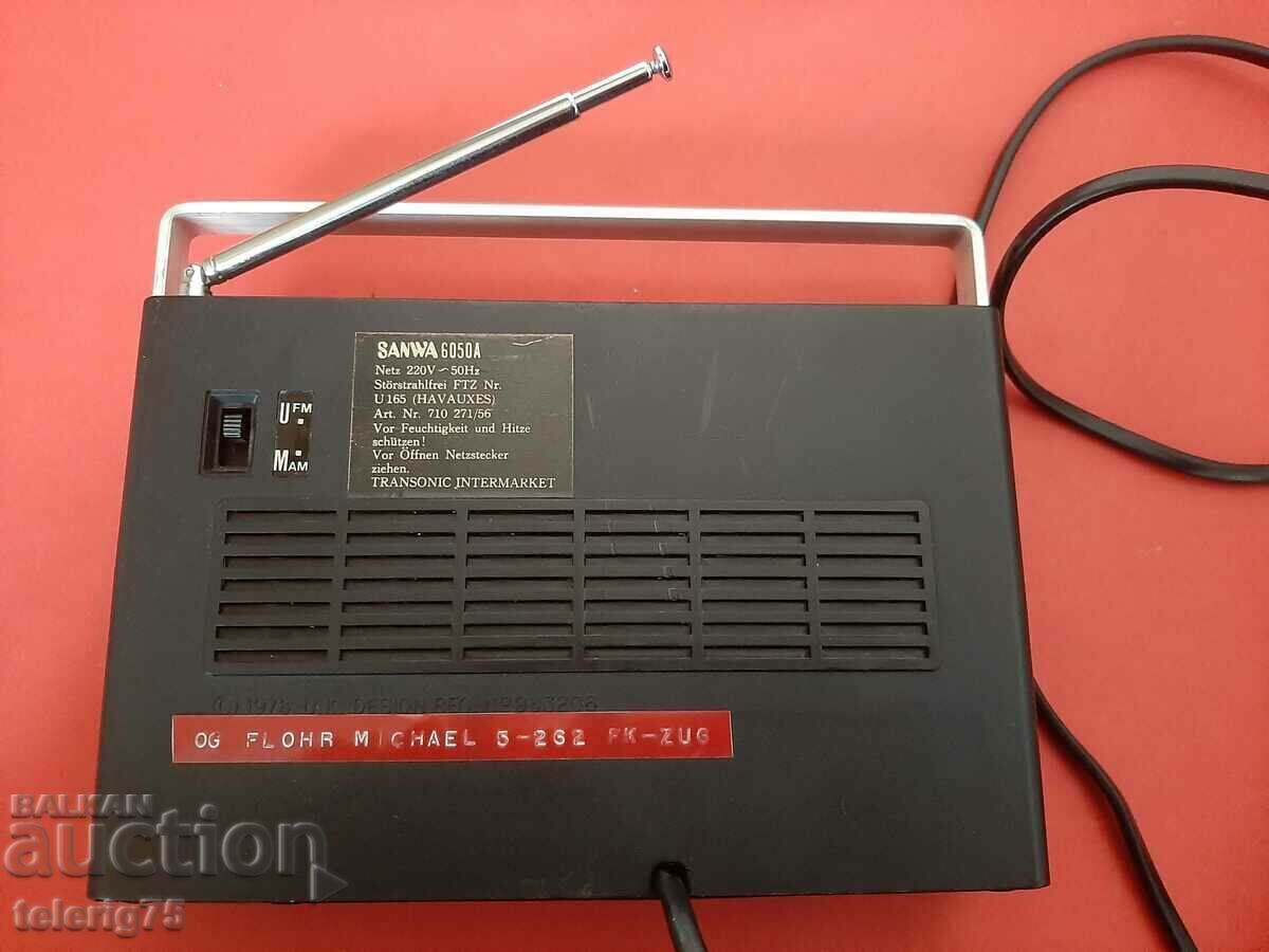 Livrarea Radio japonez cu tranzistori „SANWA” 6050A-FM/UKV-1978. Livrarea Radio japonez cu tranzistori „SANWA” 6050A-FM/UKV-1978.