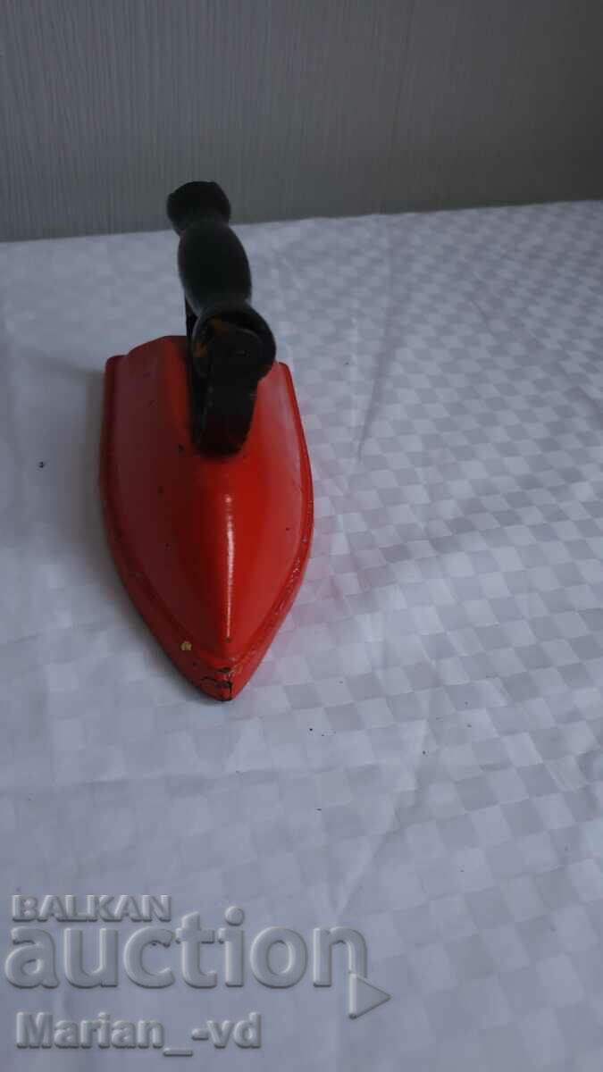 Δημοπρασία Παλιό παιδικό σίδερο από τη σόκα Δημοπρασία Παλιό παιδικό σίδερο από τη σόκα