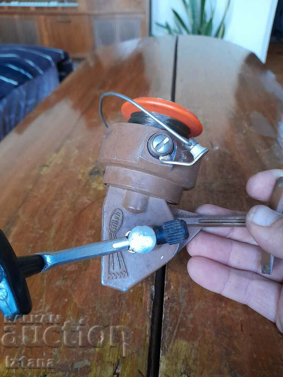 Old Germina Rileh Rex Fishing Reel with price 20.00 BGN | € 10.23 Old Germina Rileh Rex Fishing Reel with price 20.00 BGN | € 10.23