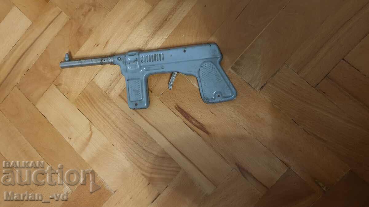 Соц.ламаринена играчка пистолет с цена 50.00 лв. | € 25.56 Соц.ламаринена играчка пистолет с цена 50.00 лв. | € 25.56