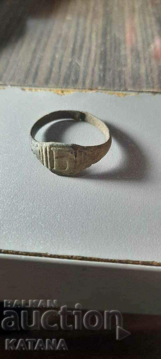 Ένα παλιό δαχτυλίδι