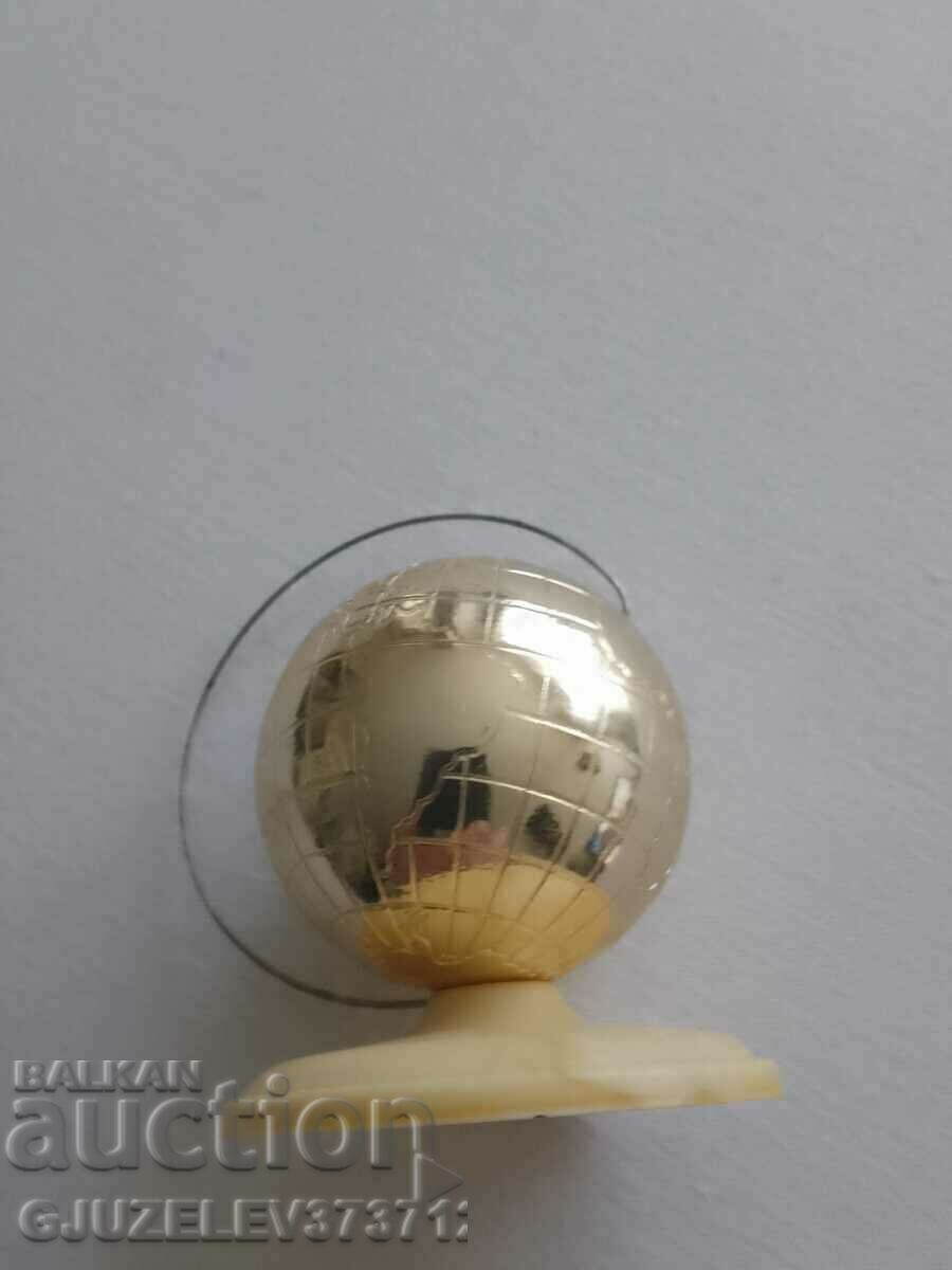 Руски настолен глобус с надпис 12 апреля 1961г. произведен с цена 99.00 лв. | € 50.62 Руски настолен глобус с надпис 12 апреля 1961г. произведен с цена 99.00 лв. | € 50.62