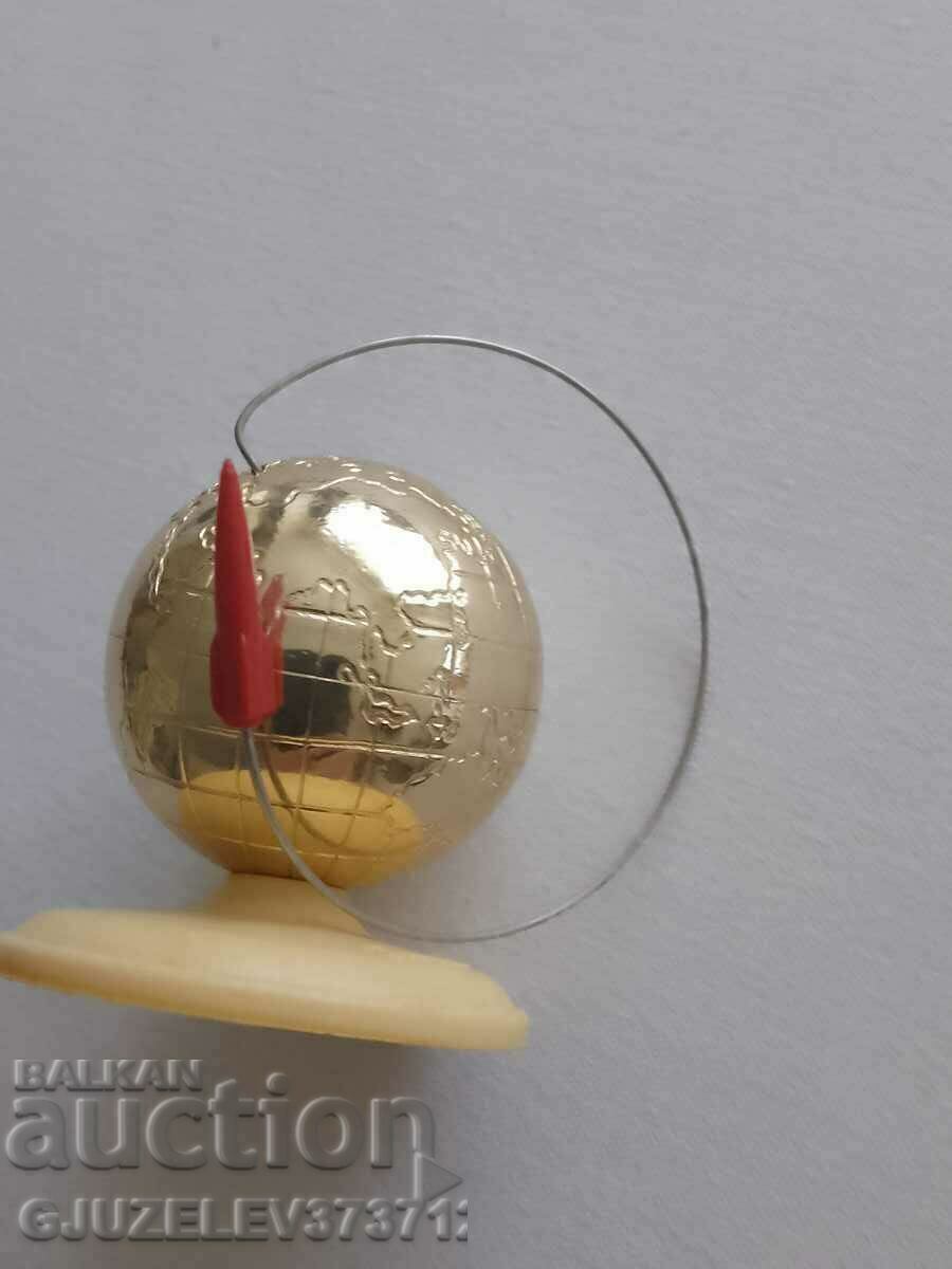 Аукцион Руски настолен глобус с надпис 12 апреля 1961г. произведен Аукцион Руски настолен глобус с надпис 12 апреля 1961г. произведен