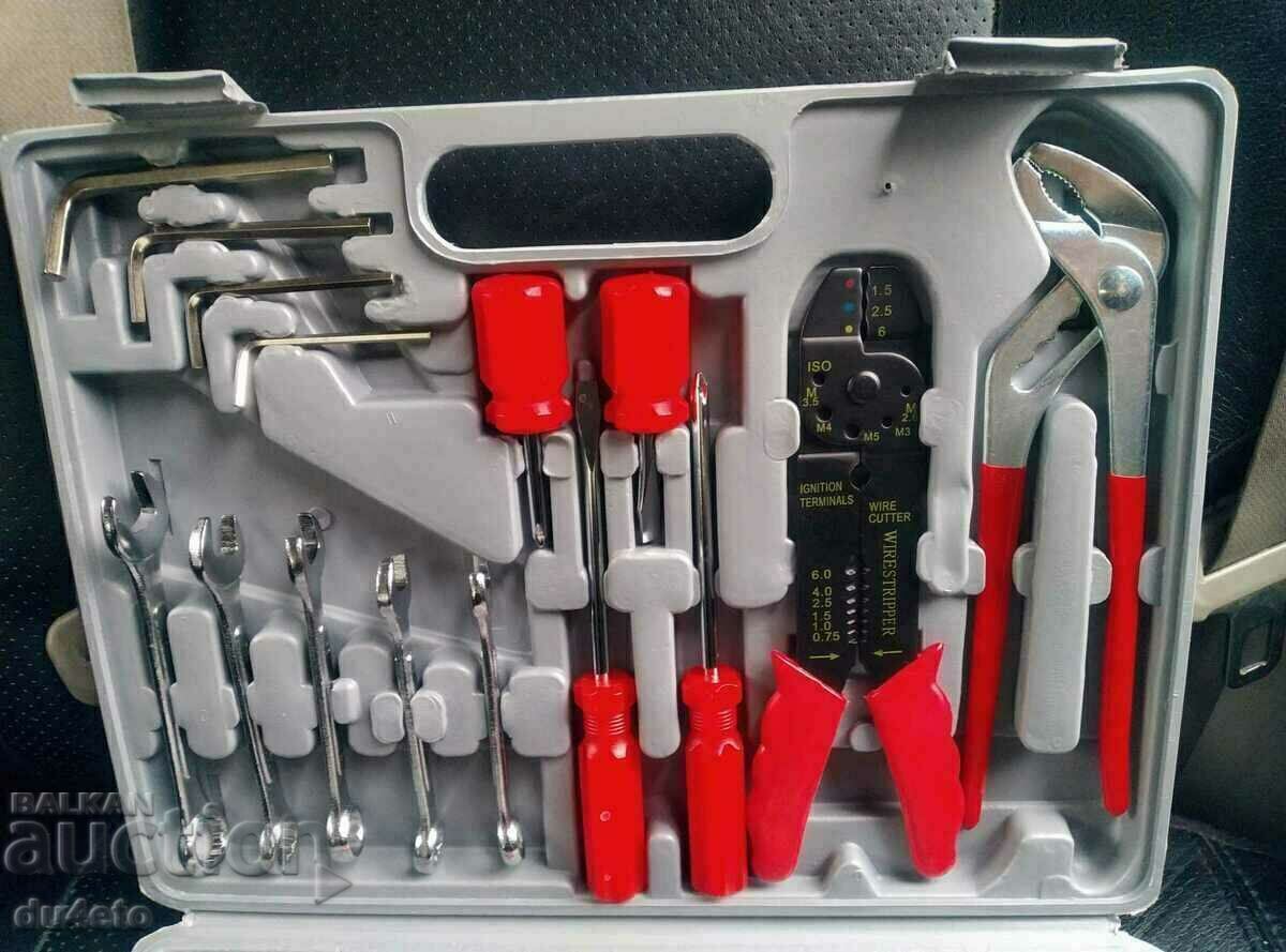 σετ θήκης εργαλεία χειρός 100 μέρη χρωμίου-βαναδίου με τιμή 60.00 BGN | € 30.68 σετ θήκης εργαλεία χειρός 100 μέρη χρωμίου-βαναδίου με τιμή 60.00 BGN | € 30.68