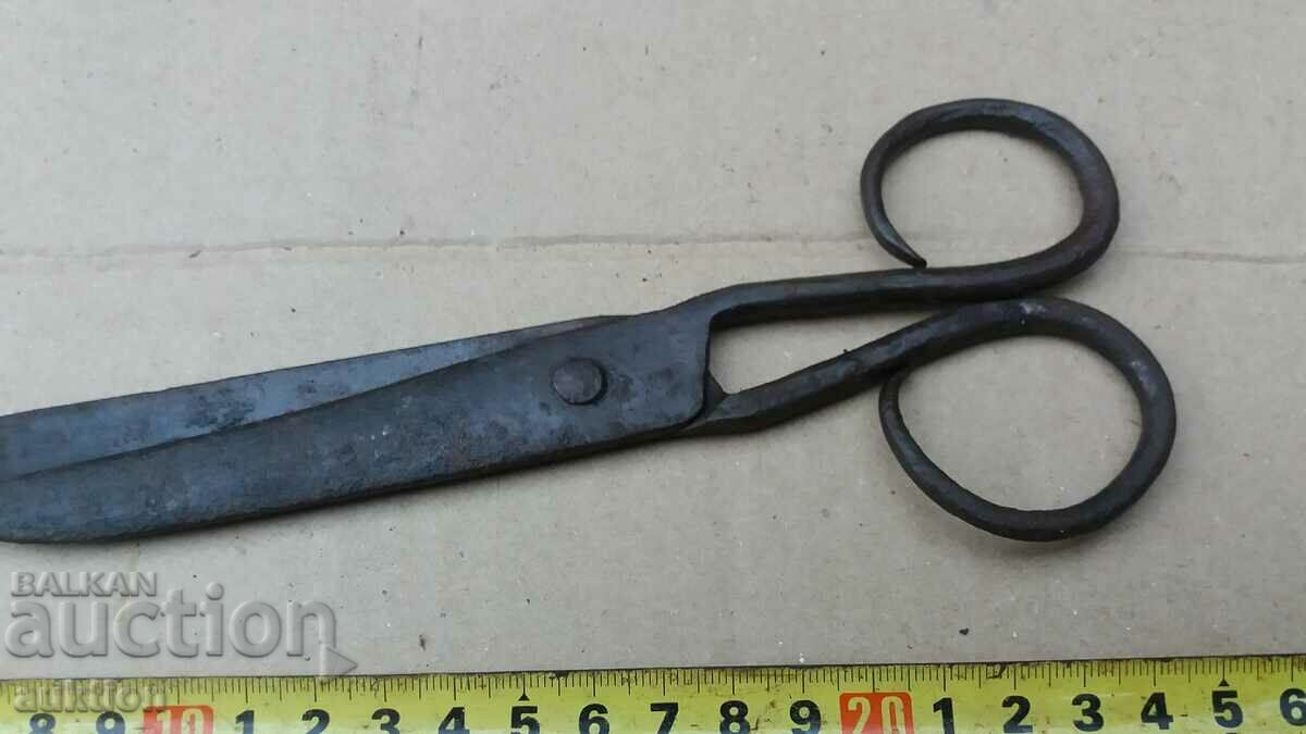 Delivery of FORGED RENAISSANCE SCISSORS Delivery of FORGED RENAISSANCE SCISSORS