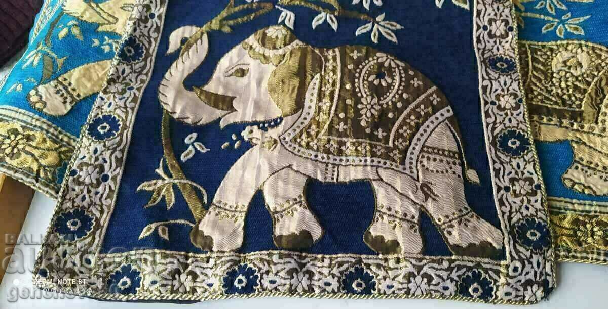 Delivery of Retro decorative pillow shams Delivery of Retro decorative pillow shams