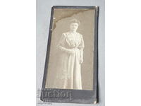 Παλιά φωτογραφία φωτογραφία γυναίκα από σκληρό χαρτόνι με φόρεμα
