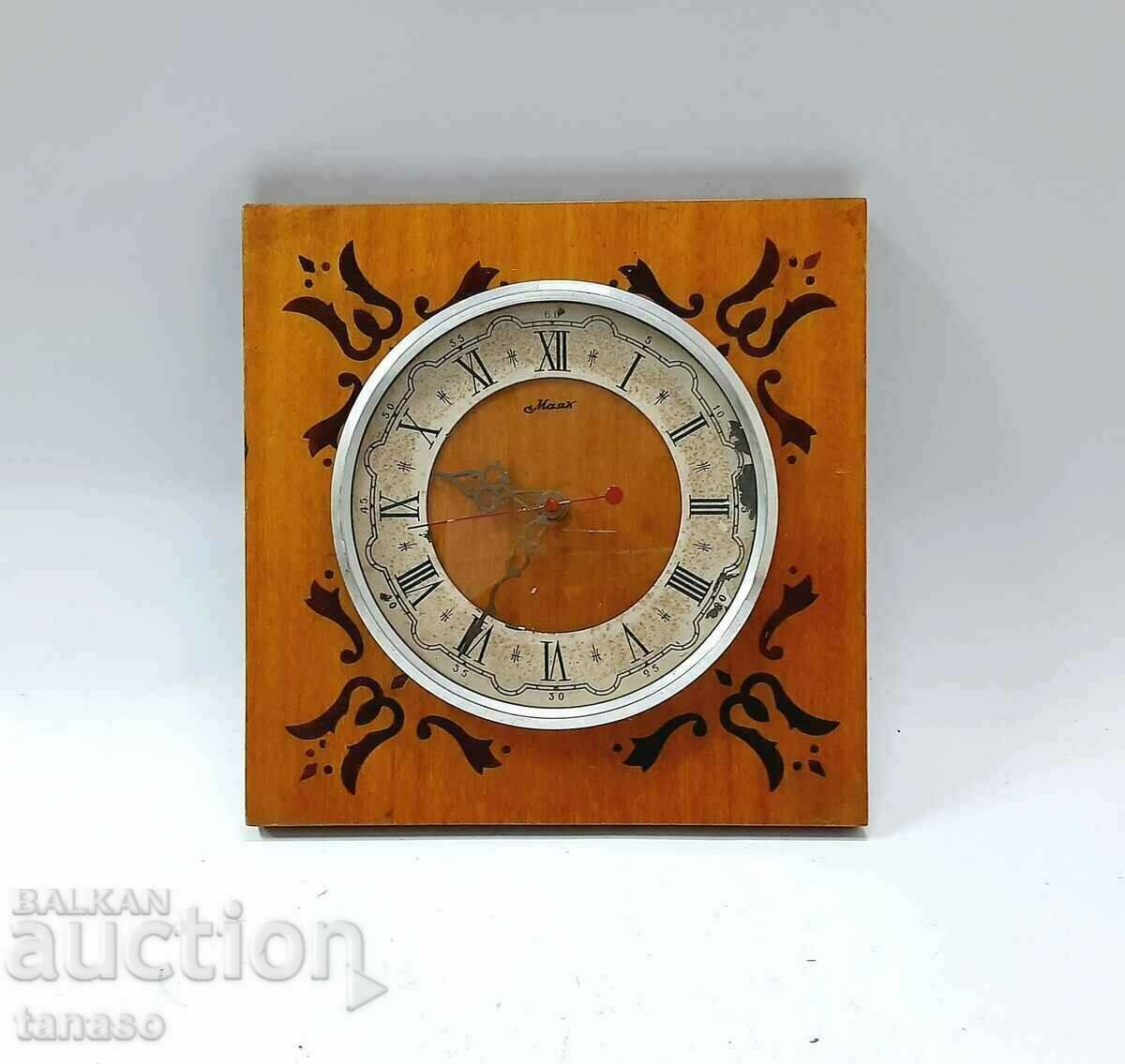 Auction Soviet electromechanical wall clock Beacon(13.5) Auction Soviet electromechanical wall clock Beacon(13.5)