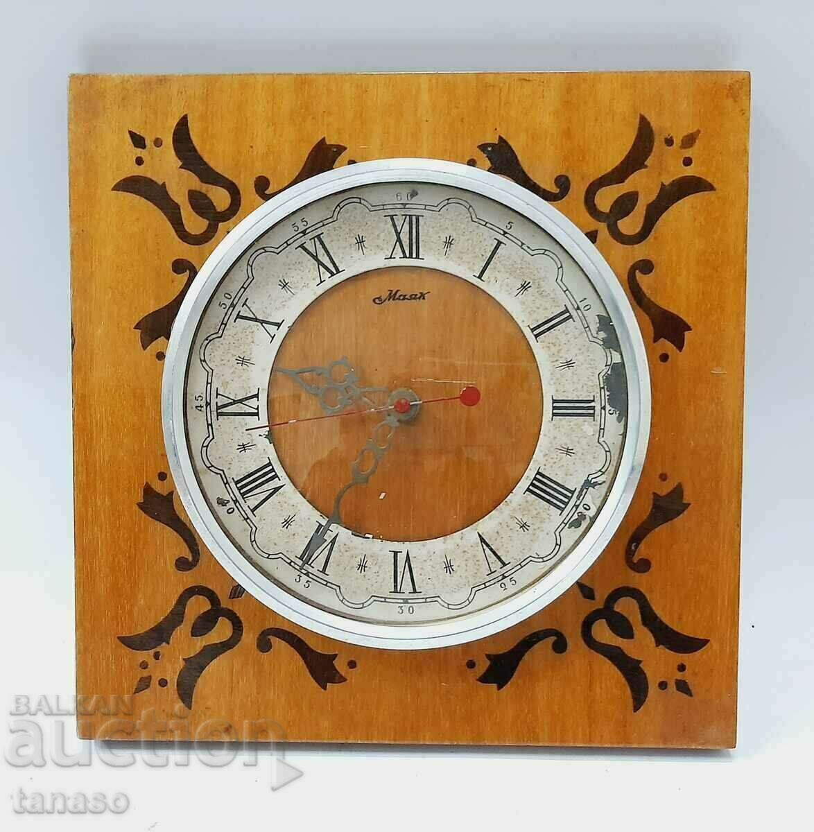 Съветски стенен електромеханичен часовник Маяк(13.5)