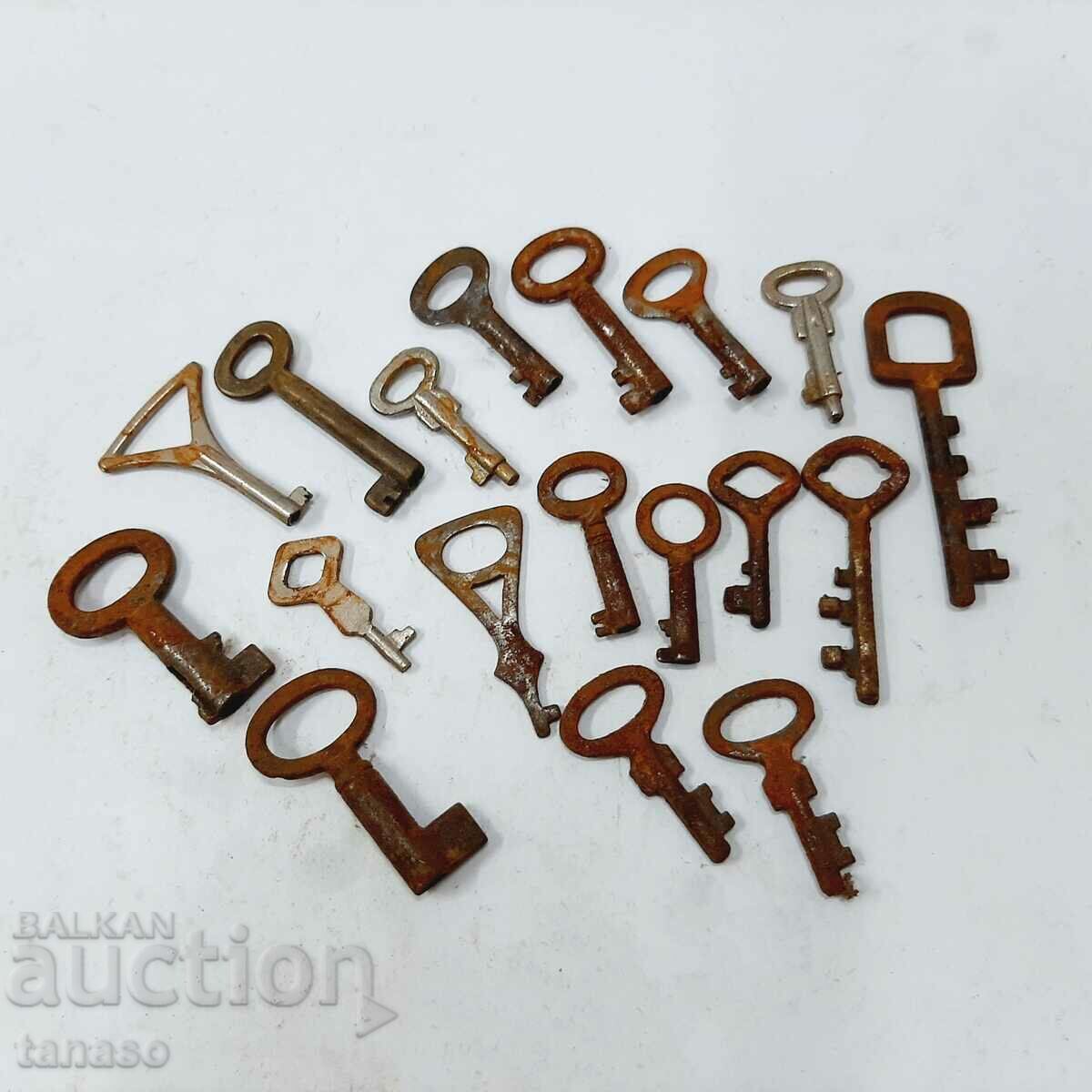 LOT of 18 old small keys(1.3) with price € 28.00 | 54.76 BGN