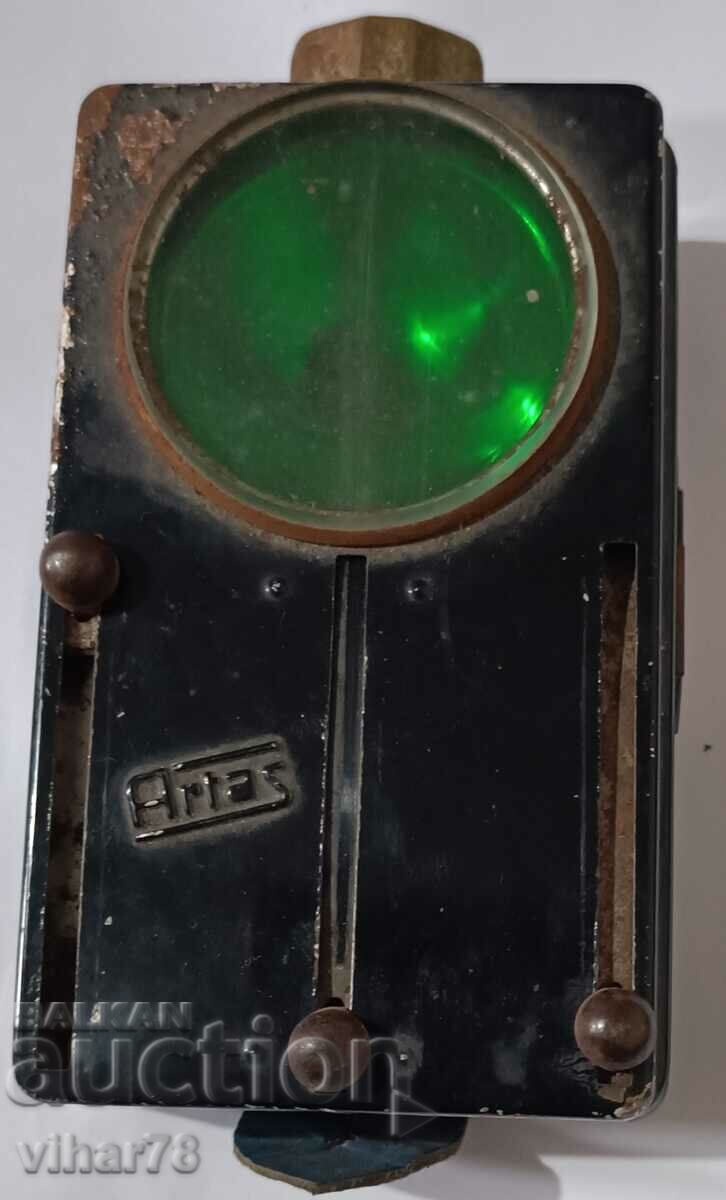 Lanternă veche tricoloră cu preț 49.99 BGN | € 25.56 Lanternă veche tricoloră cu preț 49.99 BGN | € 25.56