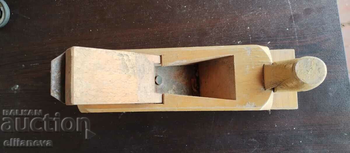 Retro planer with price 10.00 BGN | € 5.11 Retro planer with price 10.00 BGN | € 5.11