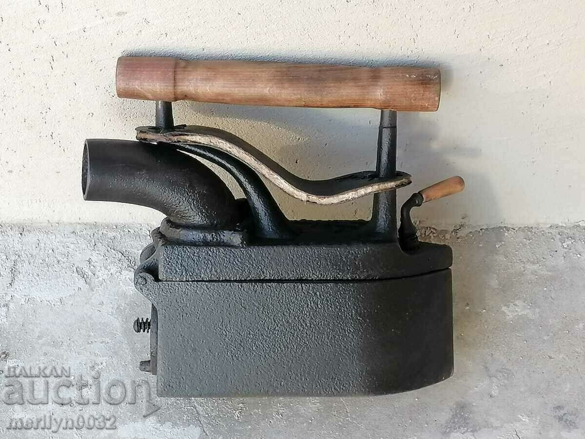 Стара немска професионална ютия на жар WW1 с цена 189.00 лв. | € 96.63 Стара немска професионална ютия на жар WW1 с цена 189.00 лв. | € 96.63