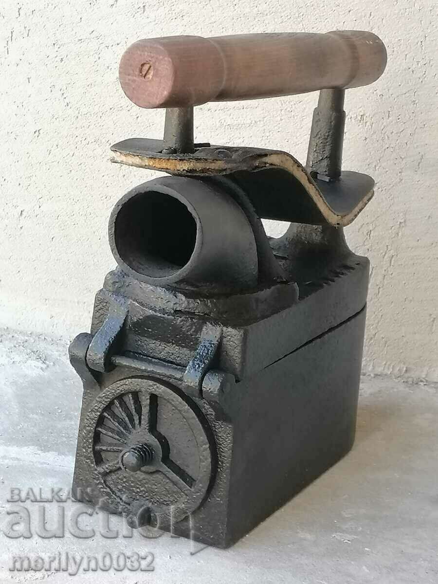 Аукцион Стара немска професионална ютия на жар WW1 Аукцион Стара немска професионална ютия на жар WW1