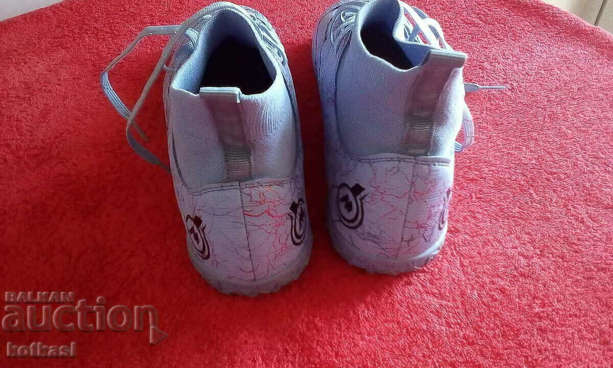 Delivery of Sports shoes sneakers Delivery of Sports shoes sneakers