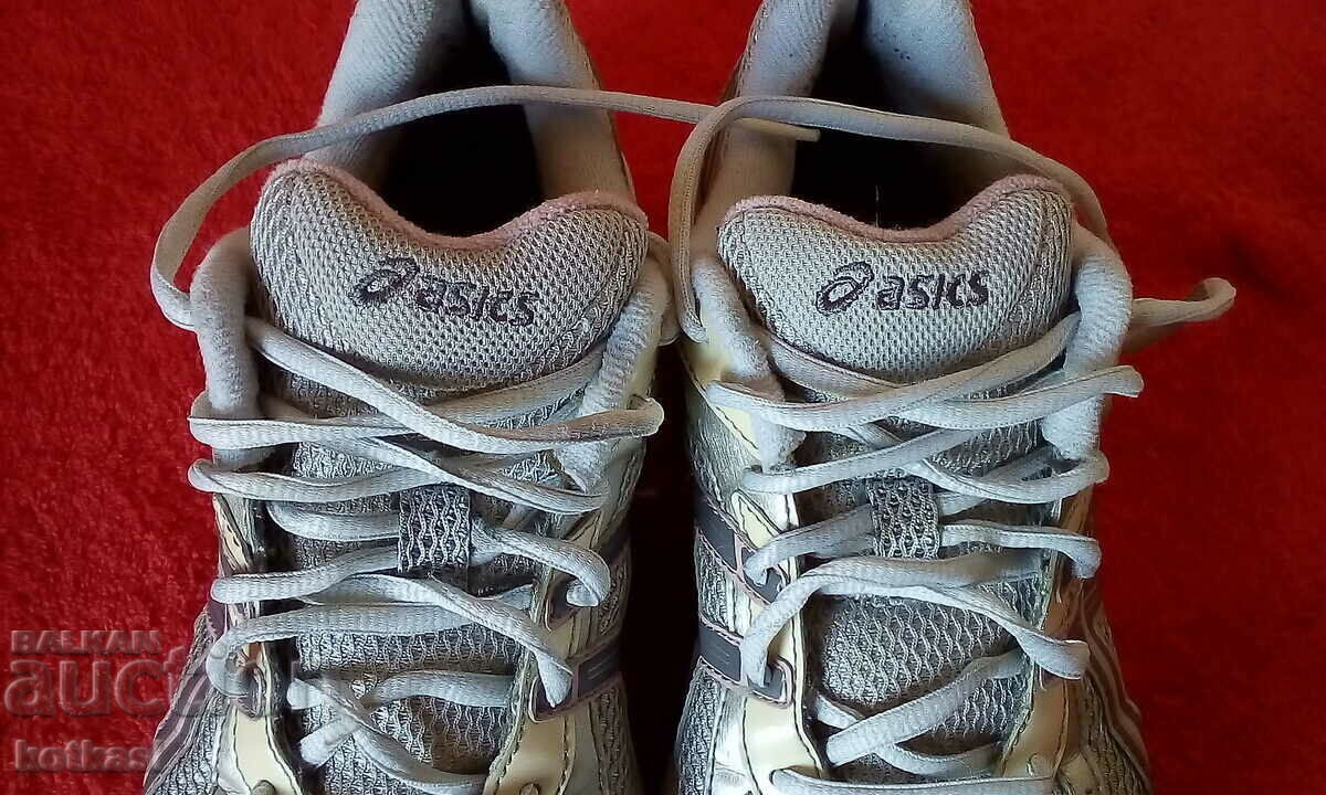 Women's sports branded sneakers with price 35.50 BGN | € 18.15 Women's sports branded sneakers with price 35.50 BGN | € 18.15