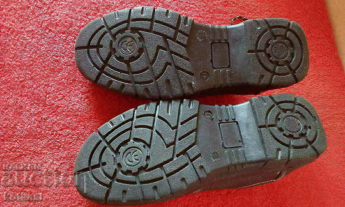 Bombe work shoes with price 21.00 BGN | € 10.74 Bombe work shoes with price 21.00 BGN | € 10.74