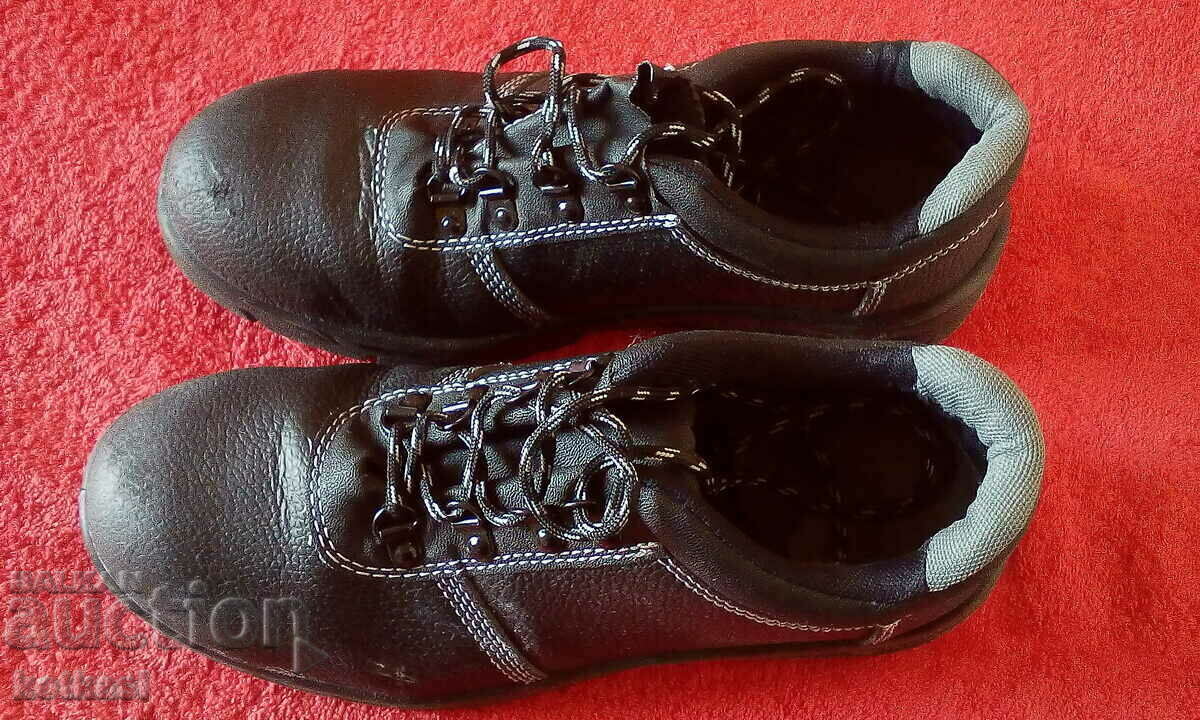 Bombe work shoes