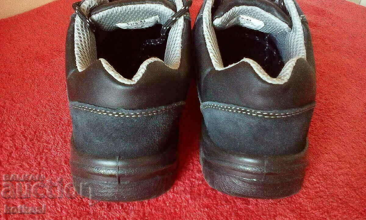 Auction  Bombe work shoes