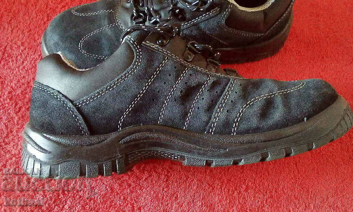 Delivery of Bombe work shoes