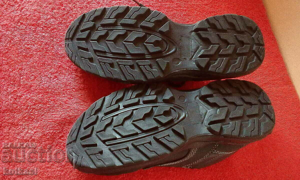 Bombe work shoes with price 21.00 BGN | € 10.74 Bombe work shoes with price 21.00 BGN | € 10.74