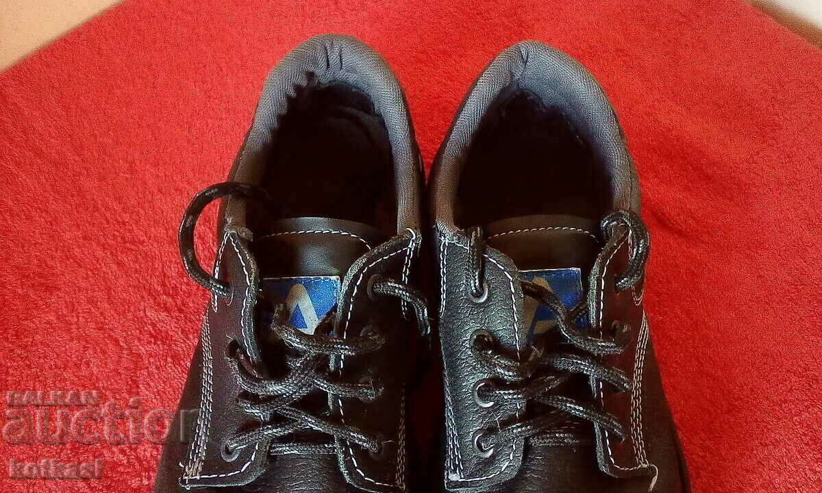 Bombe work shoes - 6 Bombe work shoes - 6