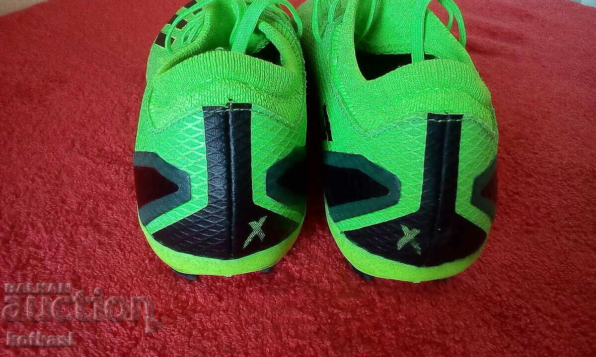 Delivery of Sports shoes sneakers Delivery of Sports shoes sneakers