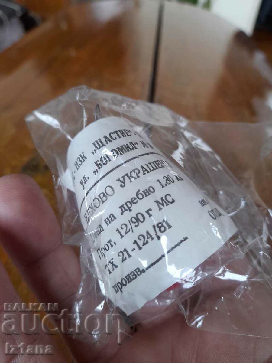 Delivery of Old Christmas tree ornament, Christmas tree toy Delivery of Old Christmas tree ornament, Christmas tree toy